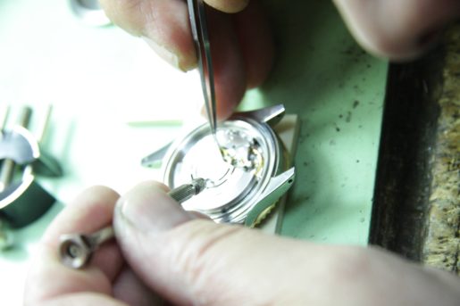 quartz watch battery replacement